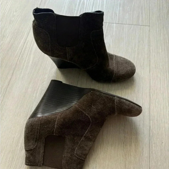 TORY BURCH "ADRIENNE" WOMEN'S BROWN SUEDE WEDGE ANKLE BOOTS SIZE 6 - Picture 5 of 12